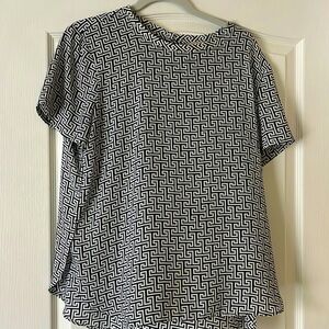 Short sleeve with Gothic blue and white pattern